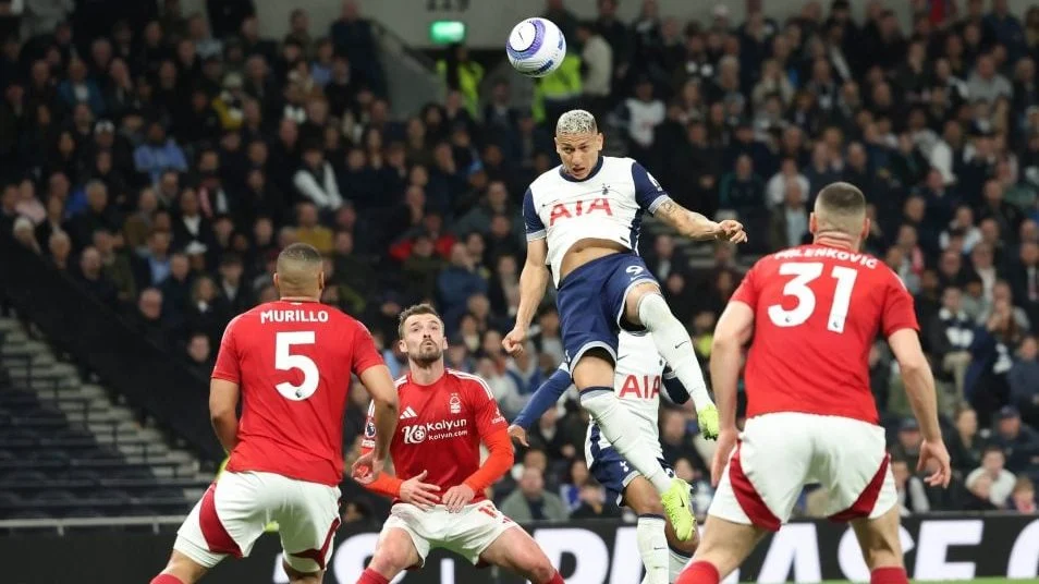 承认吧！皇马太子就是被高估的体系球员，离开伯纳乌啥也不是